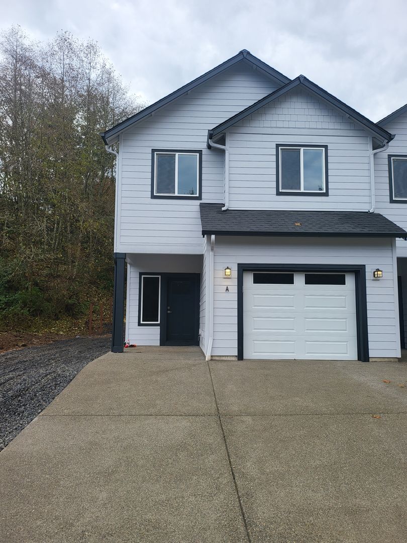 Winlock Townhome: 501 Byham Rd