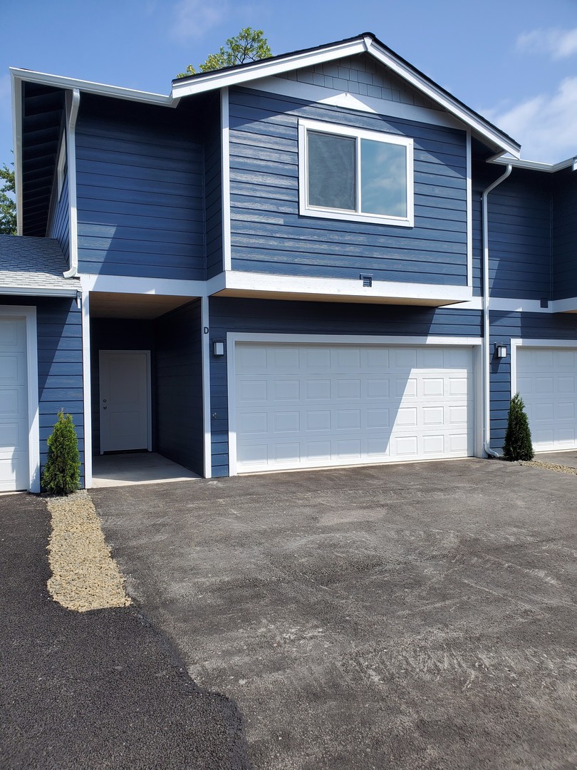 Centralia Townhome: 1917 Ahlers Ave