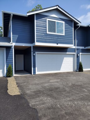 3 Bedroom 2.5 Bath in Centralia – photo 1