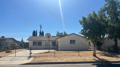 3BD/2BTH PALMDALE EAST SINGLE FAMILY HOME W/PRIVATE YARD – photo 1