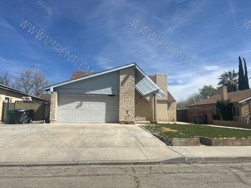 6BD/ 2BTH SINGLE FAMILY HOME EAST LANCASTER – photo 1