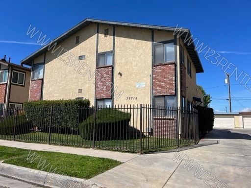 TWO BEDROOM ONE BATH APT EAST PALMDALE – photo 1