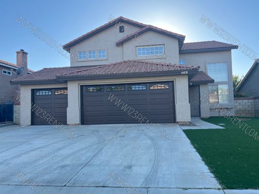 5BD/ 3BTH BONUS ROOM EAST LANCASTER – photo 1