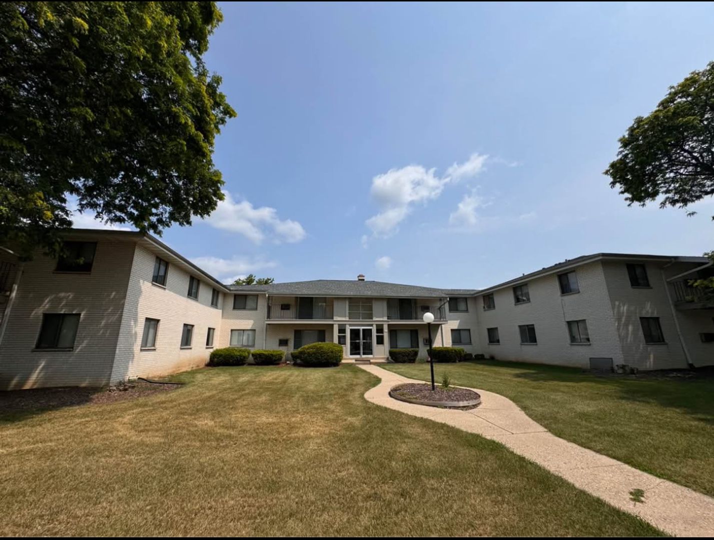 Milwaukee Apartment: 3800-3840 S. 84th Street