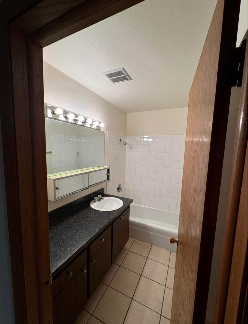 Milwaukee Apartment: 3800-3840 S. 84th Street