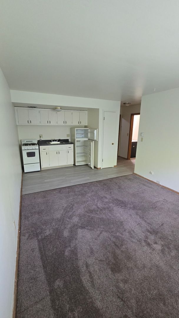 St. Francis Apartment: 4220 S. Vermont Court