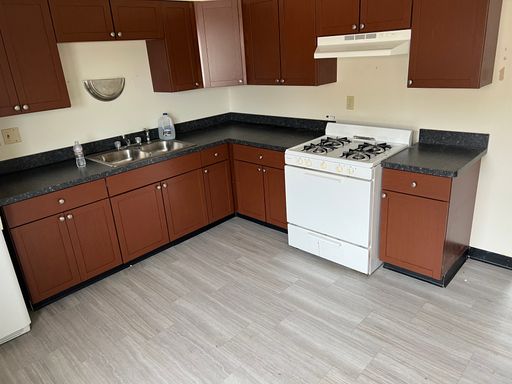Waukesha 2BD (Near Carrol College)