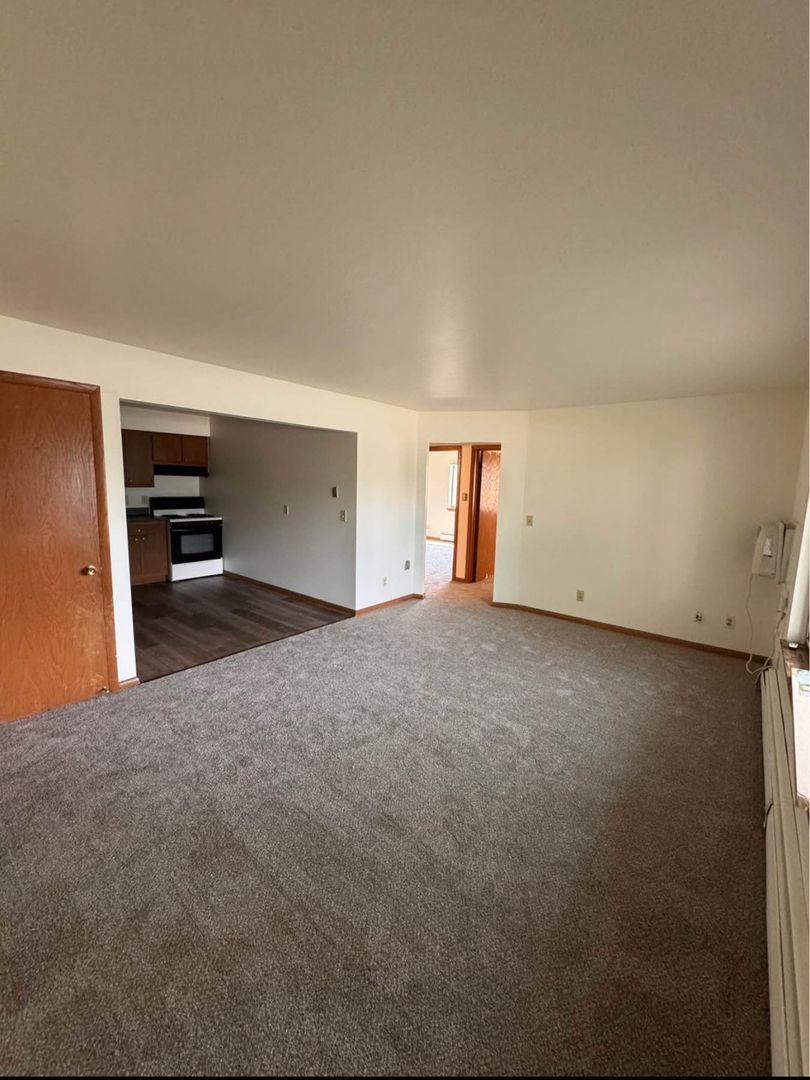 Milwaukee Apartment: 3800-3840 S. 84th Street