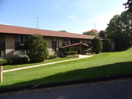 Menomonee Falls Apartment: N84 W15920 Menomonee Ave