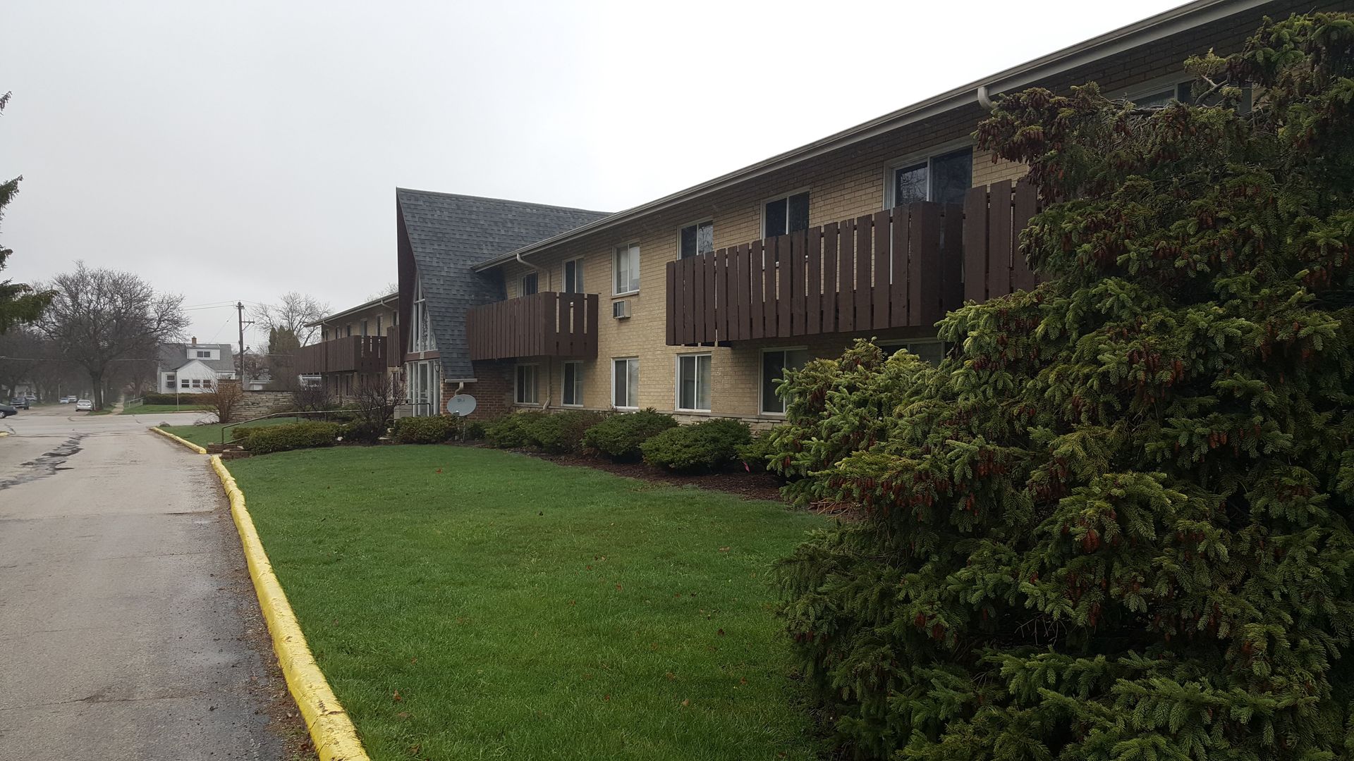 Milwaukee Apartment: 9535-9545 W Oklahoma Avenue