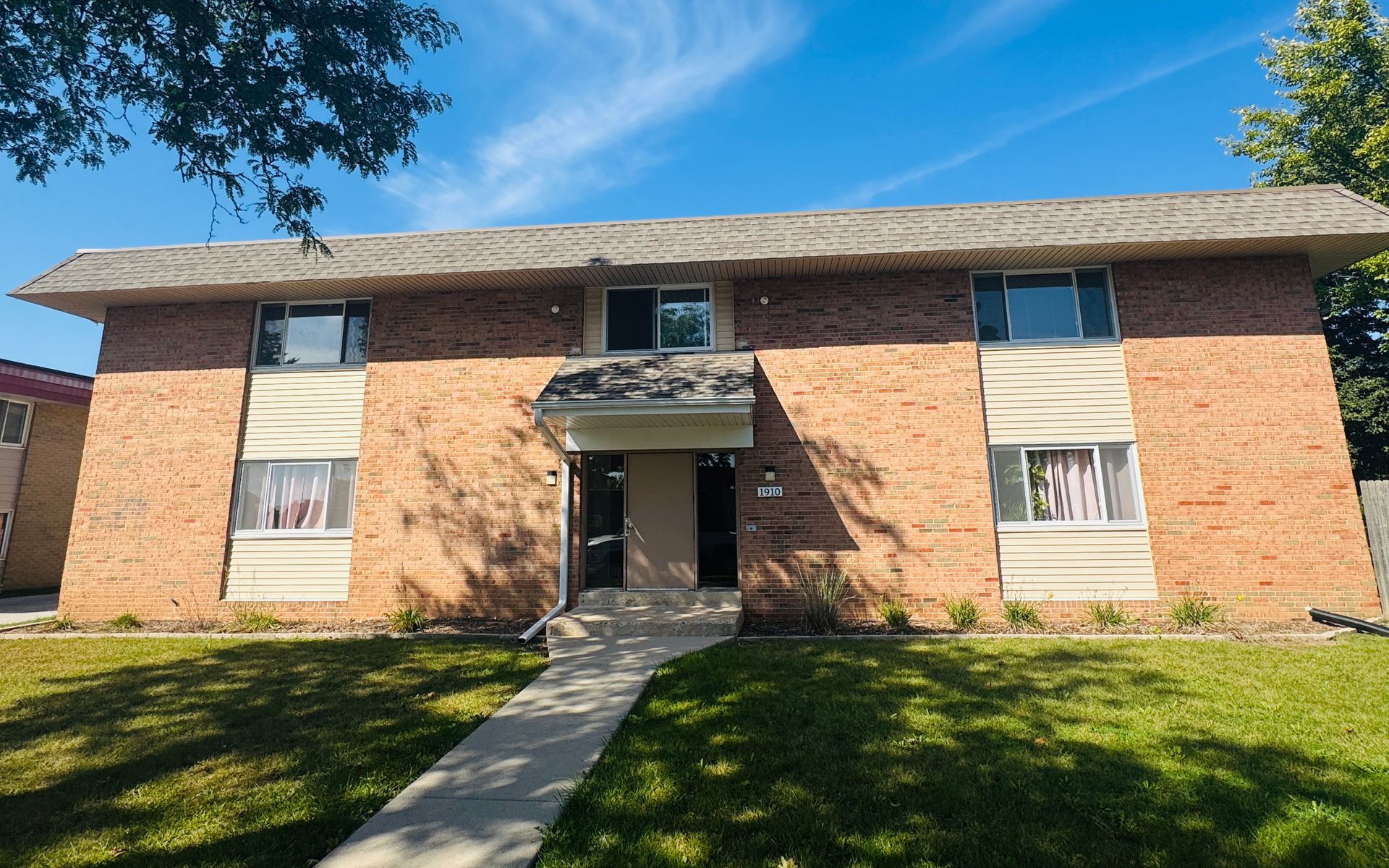 Waukesha Apartment: 1910 Madera Street