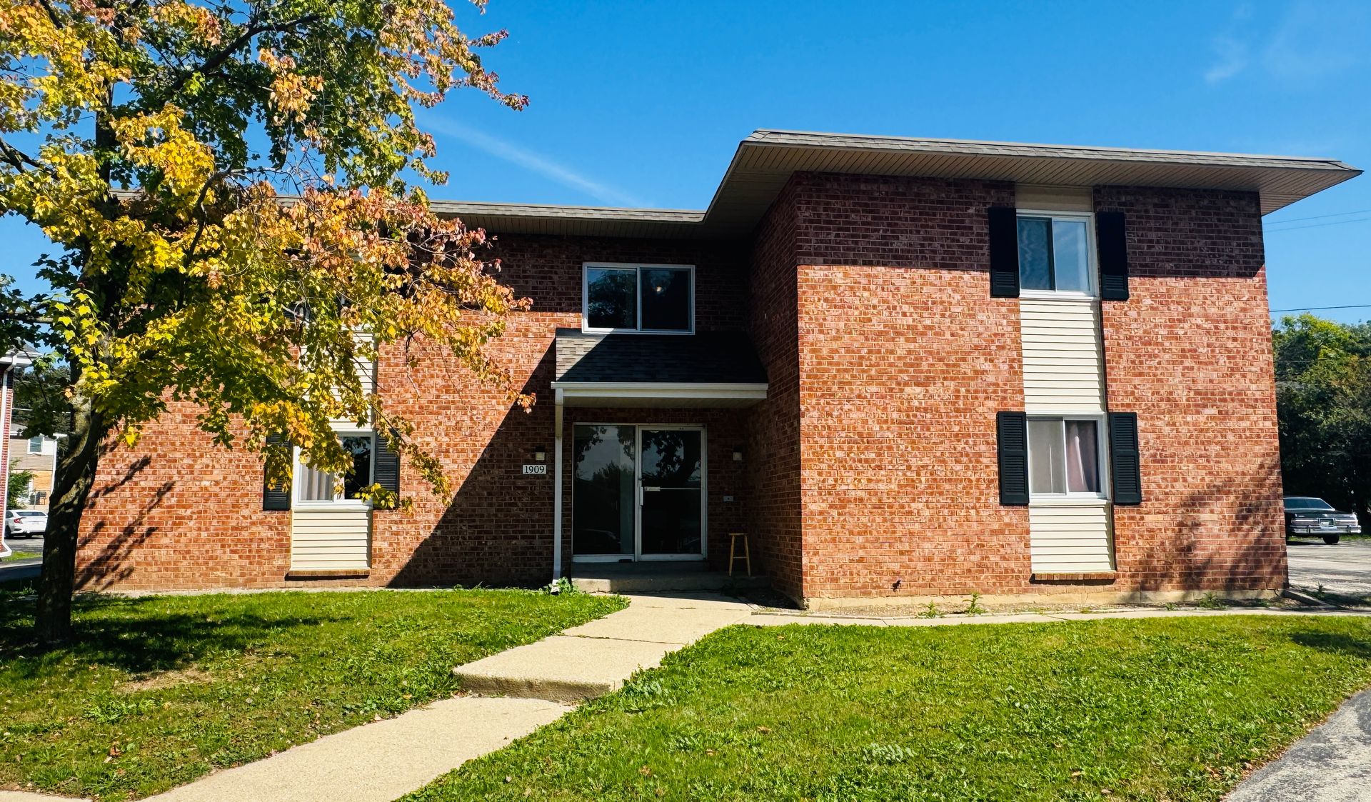 Waukesha Apartment: 1909 Madera Street