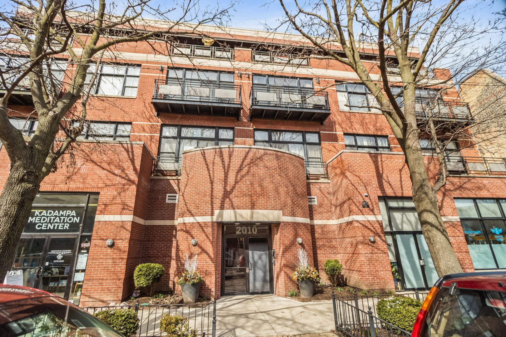 Chicago Apartment: 1542 North Damen Ave