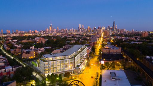 High End Bucktown Luxury Apartment on the 606 – photo 1