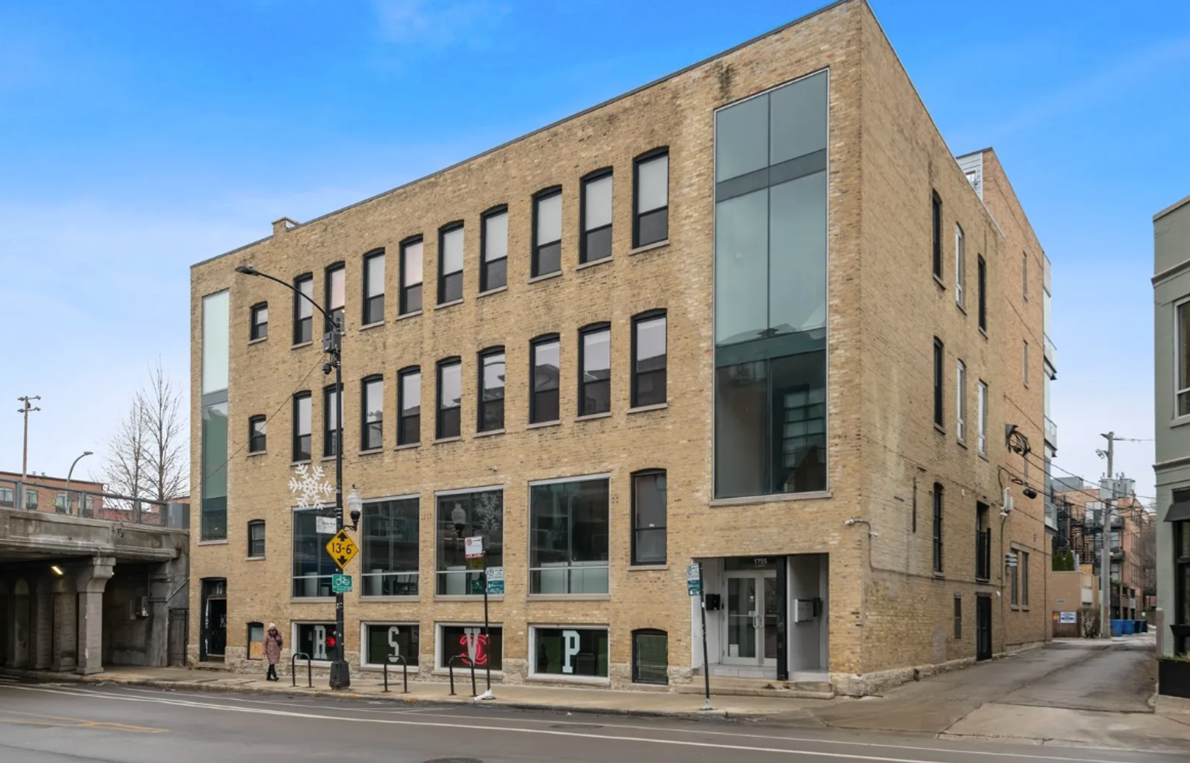 Chicago Apartment: 1755 N Damen Ave