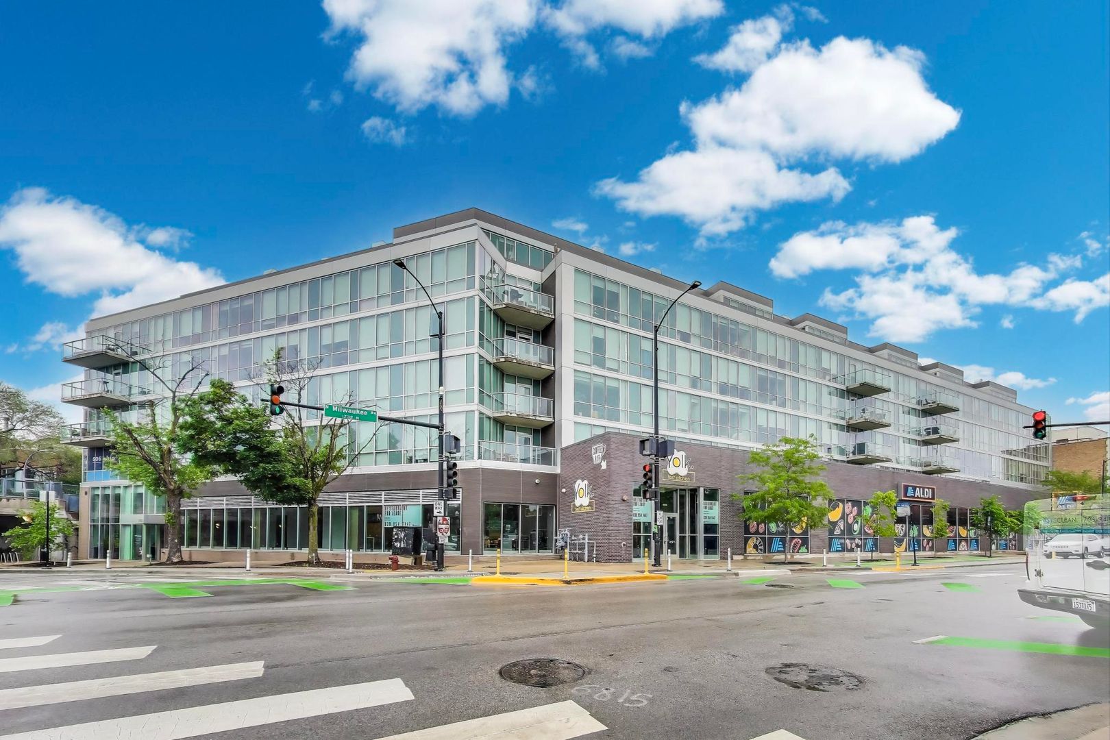 Chicago Apartment: 1743 North Leavitt St
