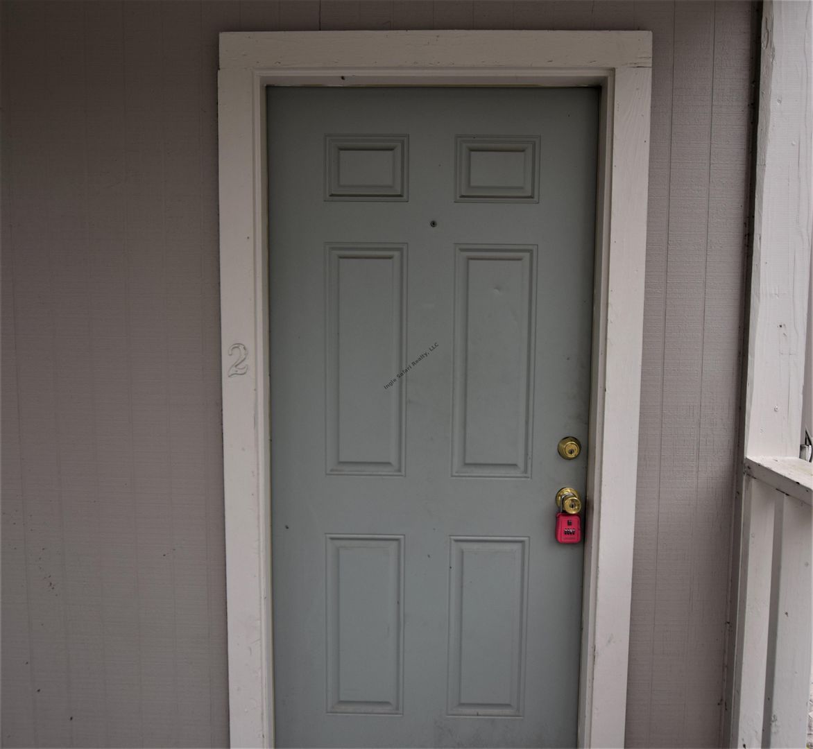 Sulphur House: 100 Mcarthur St Apt 2