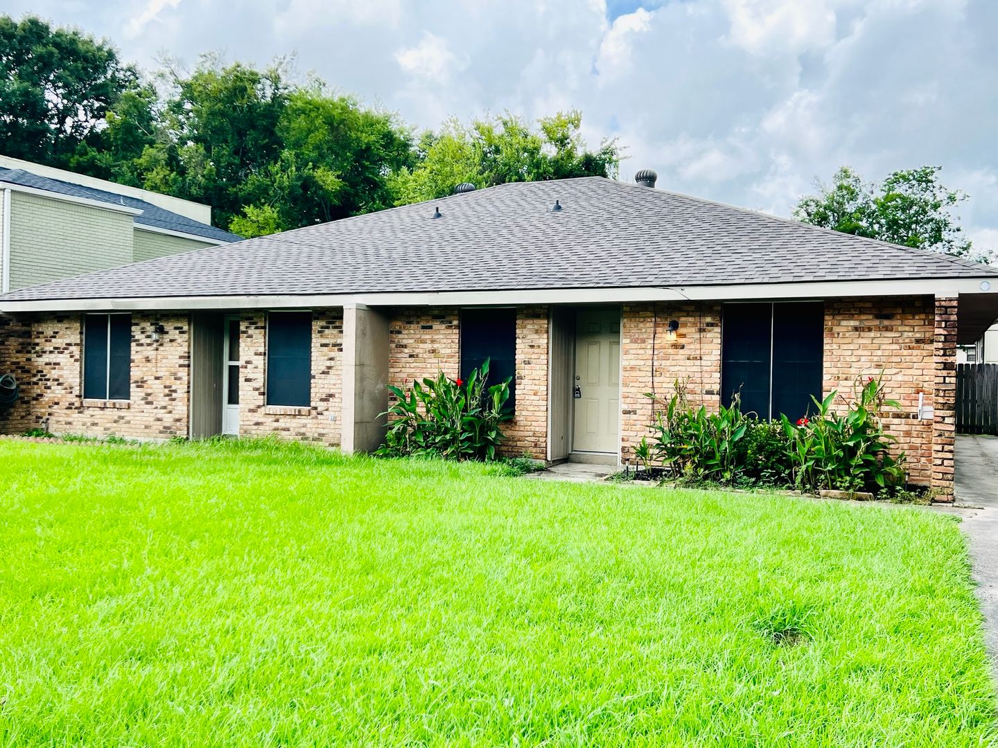 Lafayette House: 214 Ryder Dr