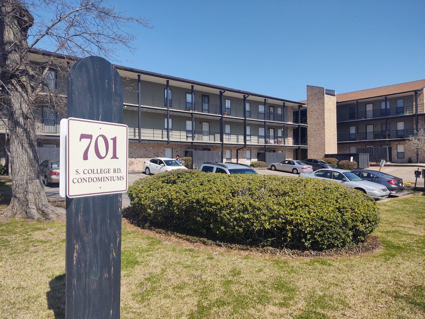 Lafayette House: 701 S College #215