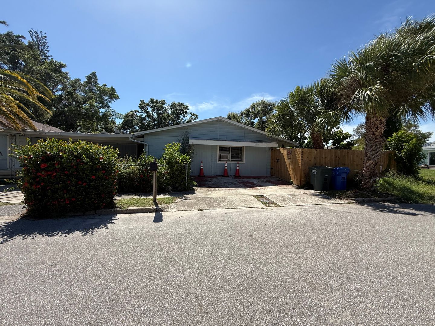 Bradenton Apartment: 702 21st Ave W