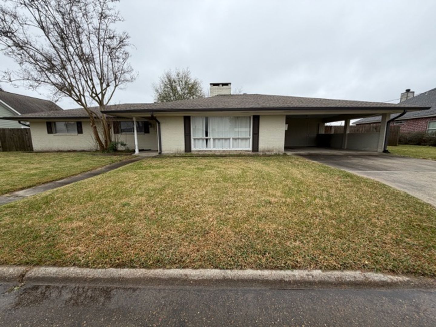 Lake Charles House: 901 Fair Oaks Lane