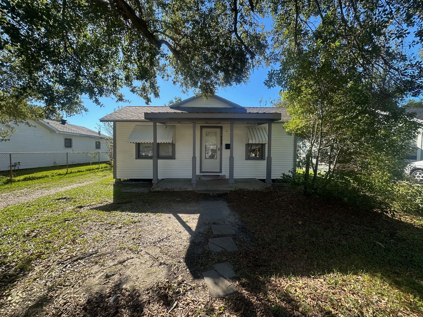 Lake Charles House: 734 18th St.
