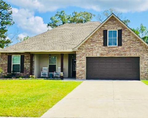 Spacious 4-bedroom, 2-bathroom home located in Denham Springs
