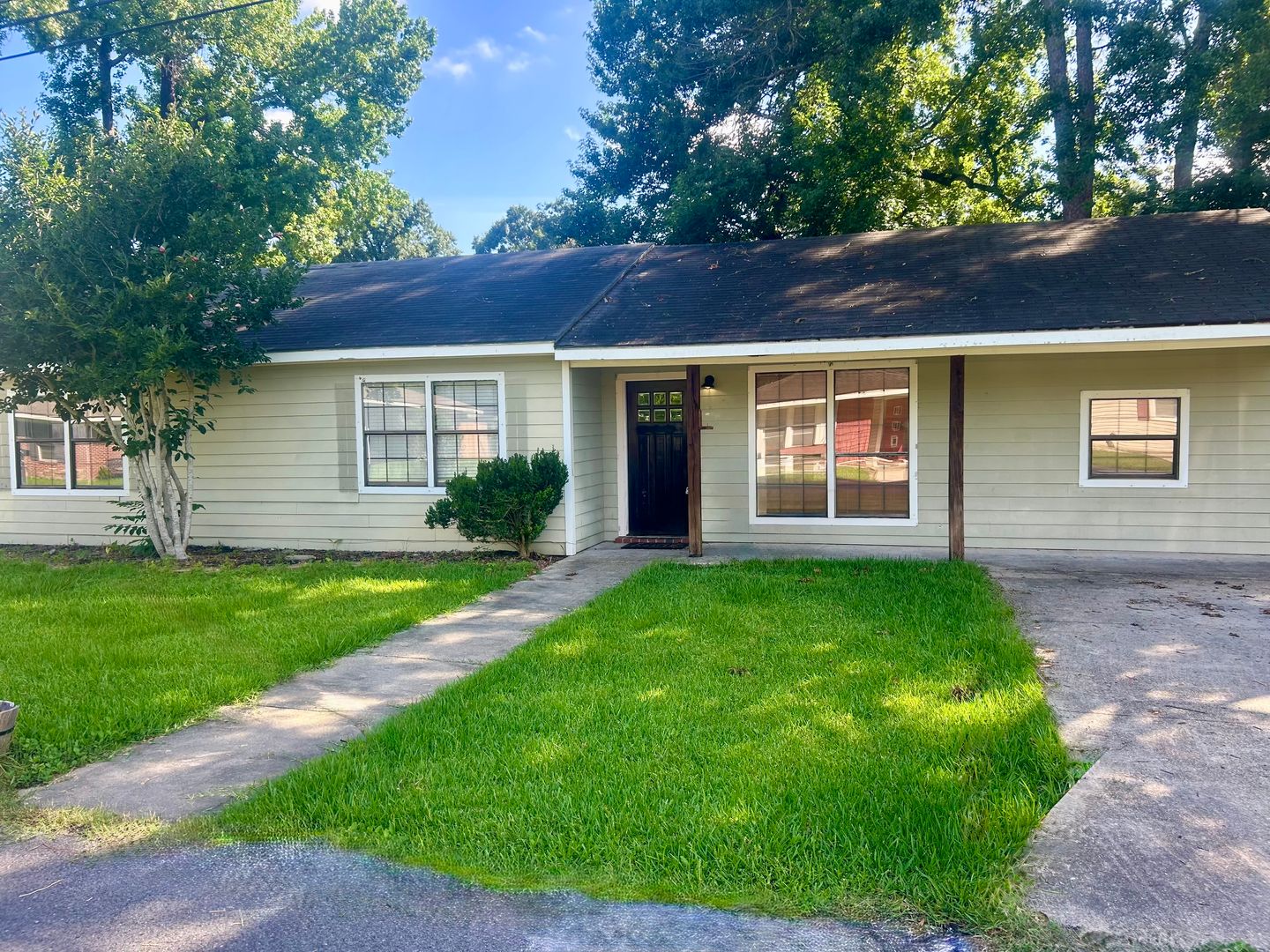 Lafayette House: 112 Redwood Drive