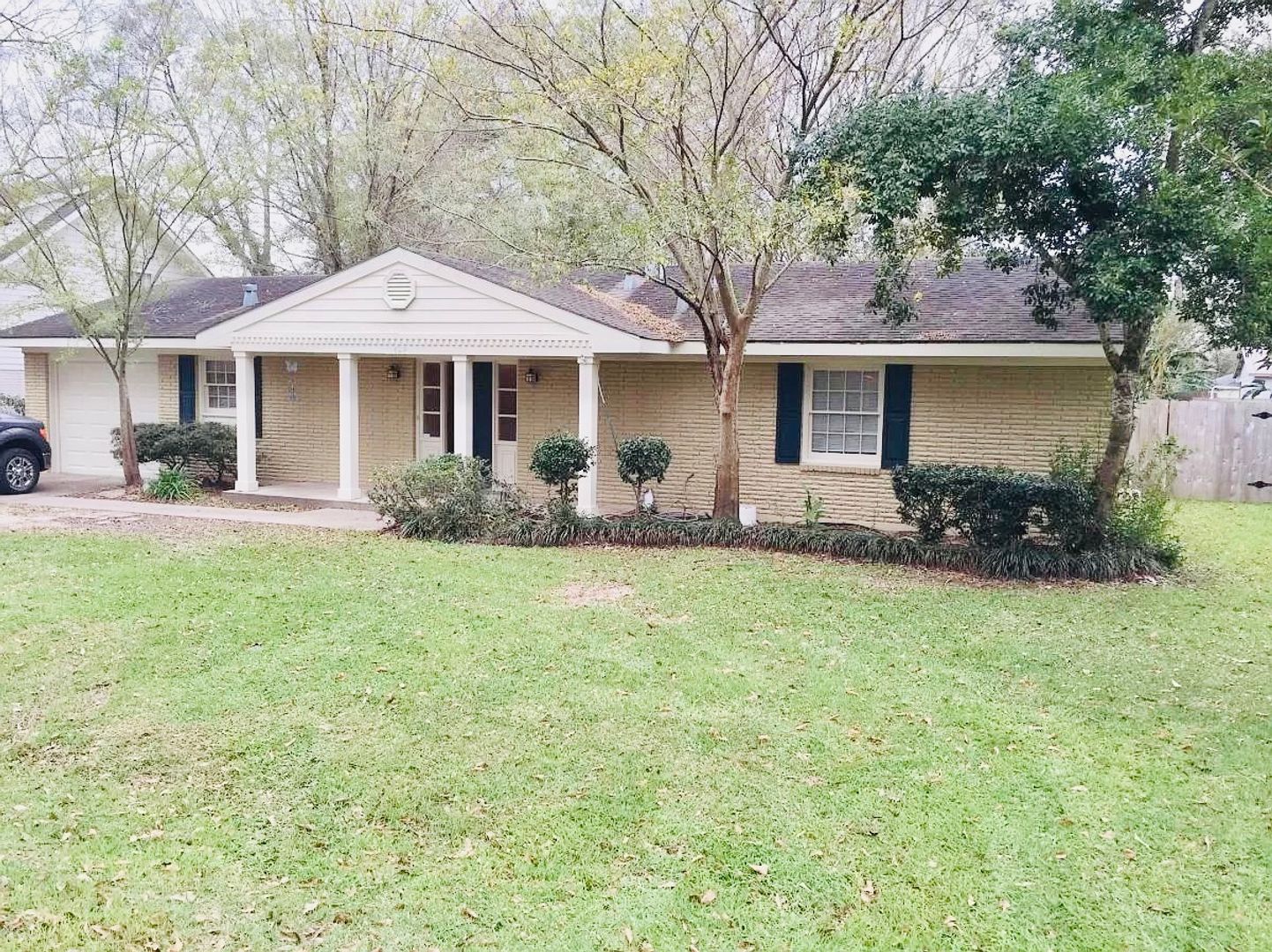 Lafayette House: 104 Charles Read Avenue