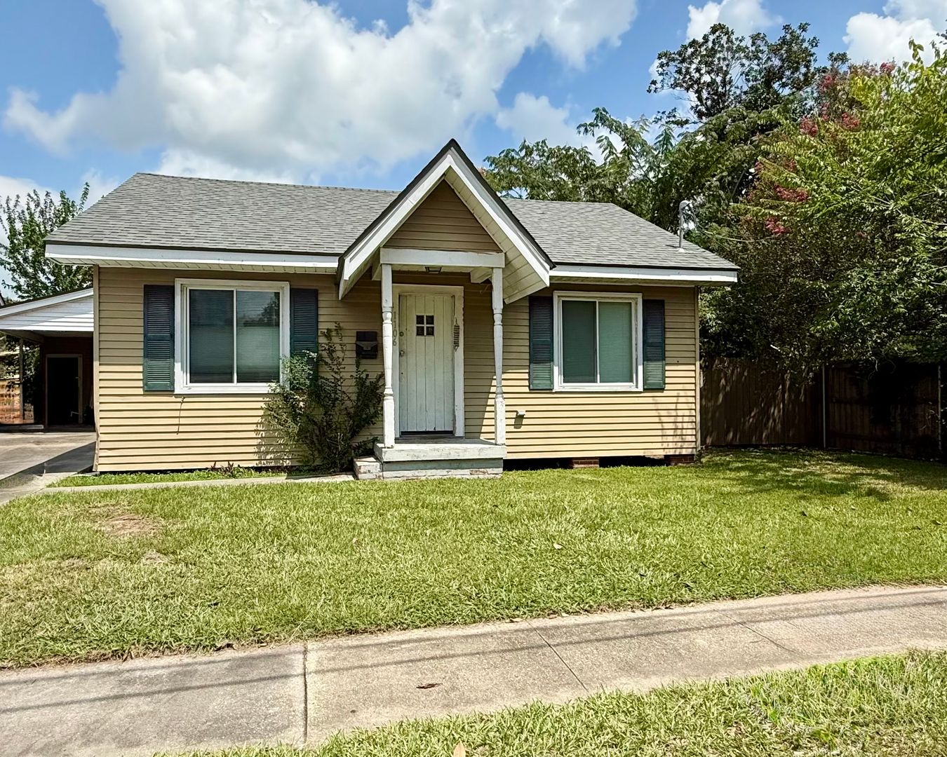 Lafayette House: 1106 W Congress St
