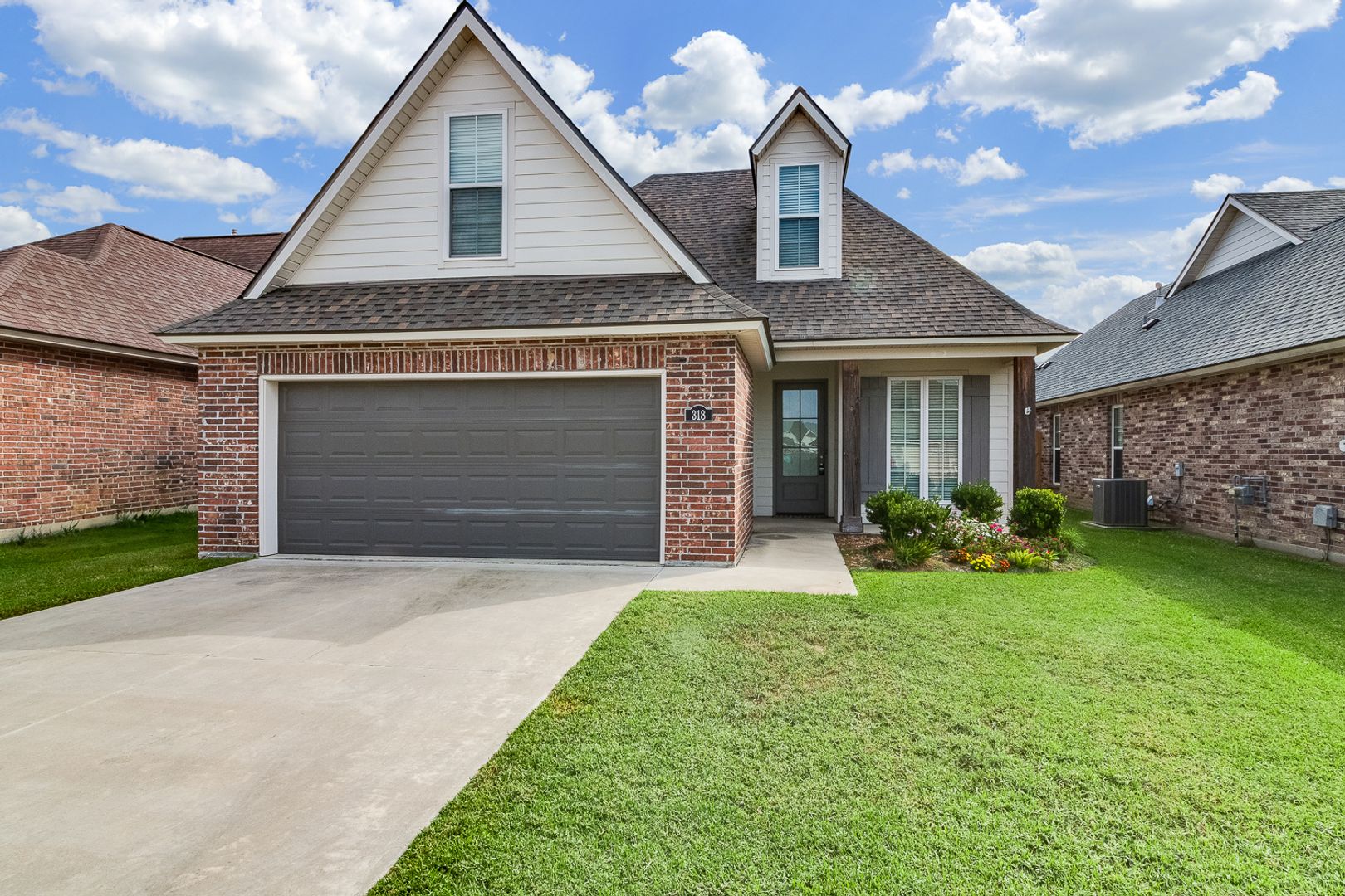 Lafayette House: 318 Benedict Drive