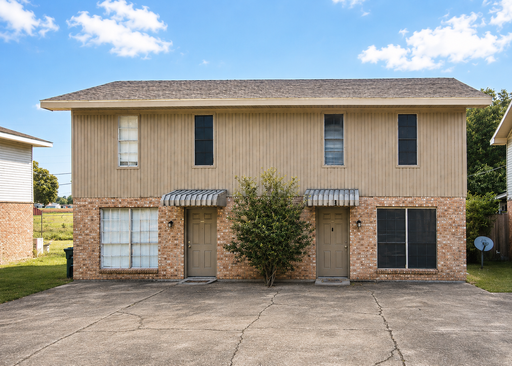 Spacious 2 Bedroom 1.5 Townhouse available for IMMEDIATE Move in! – photo 1