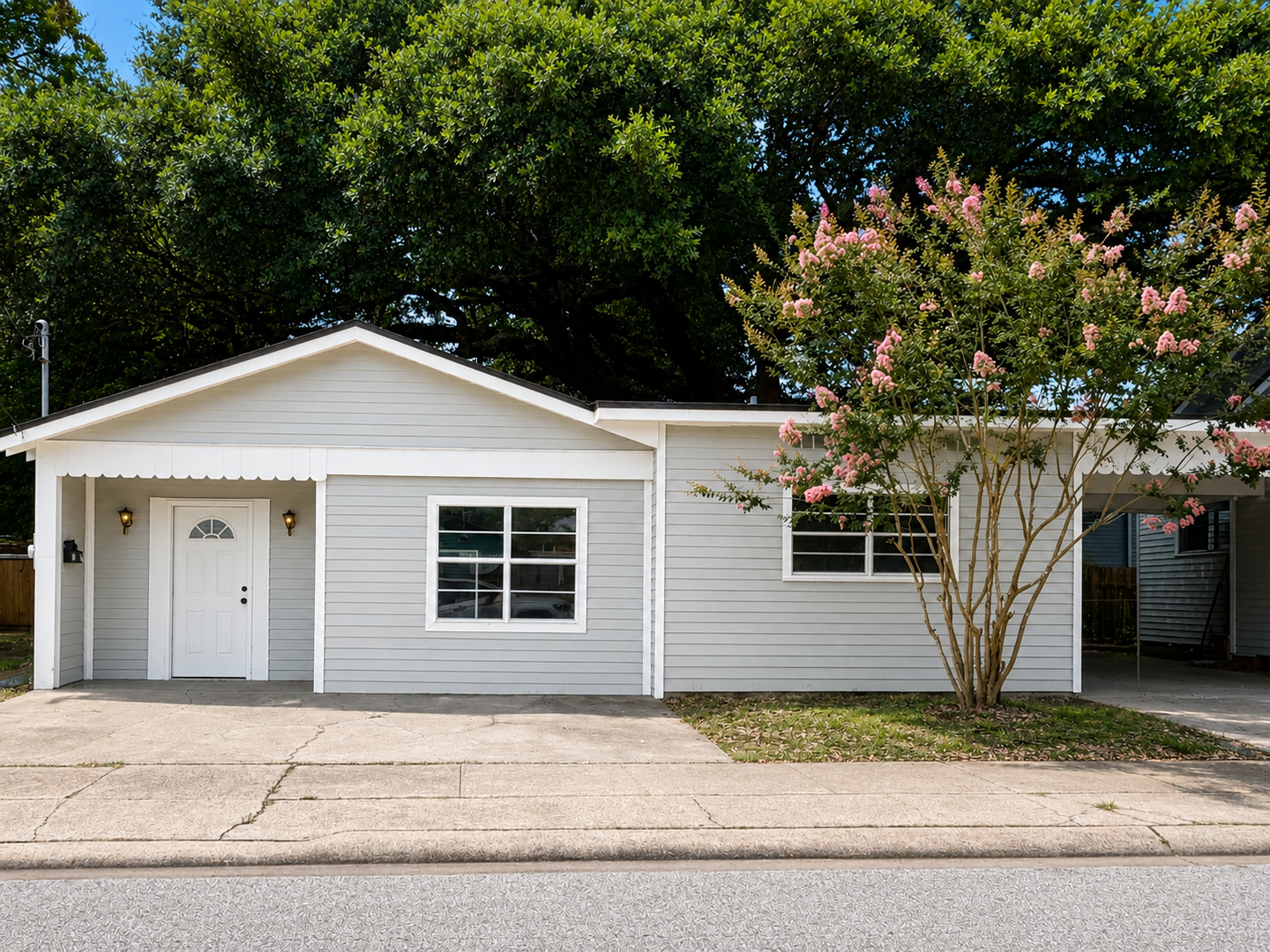 Lafayette House: 526 1/2 Evangeline Drive