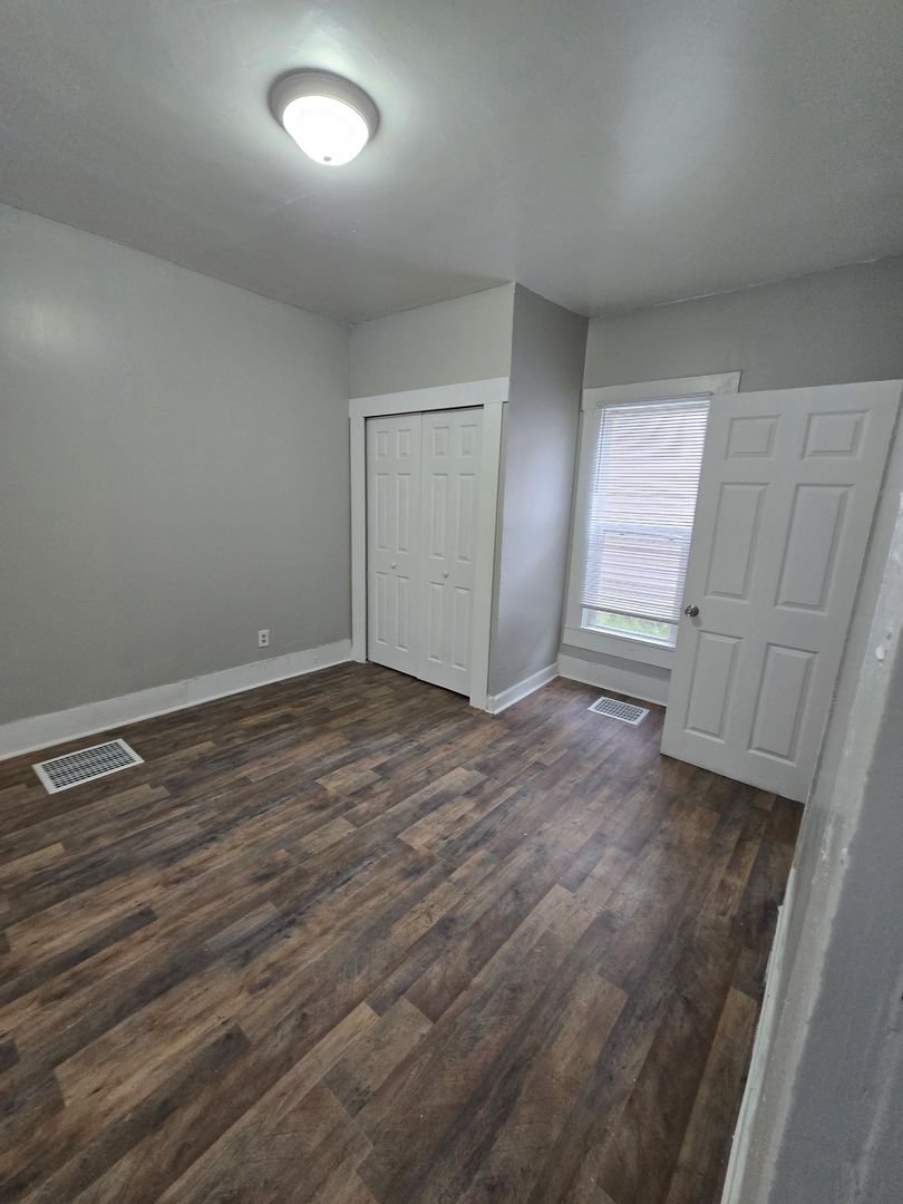 Muncie Apartment: 2207 S Walnut St, Muncie, IN 47302