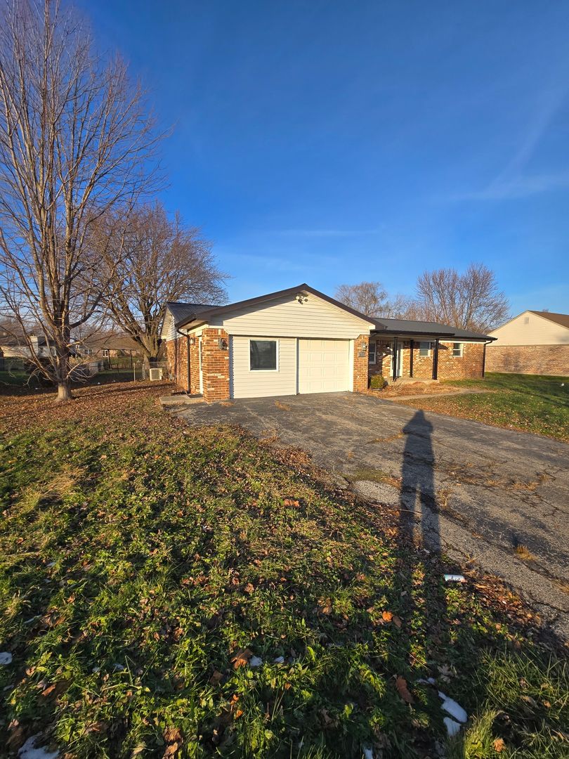 Indianapolis House: 6328 E Stop 11