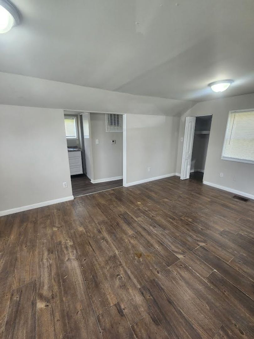 Indianapolis House: 565 S Webster Ave