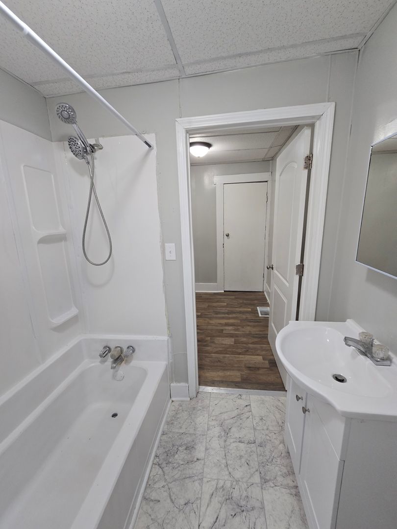 Muncie Apartment: 2207 S Walnut St, Muncie, IN 47302