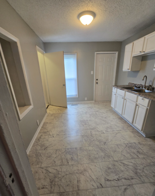 Newly Updated Two Bedroom Near 10th & Sherman – photo 1