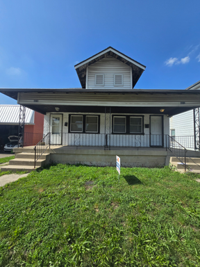 Spacious One Bedroom Duplex Near E. Michigan and Emerson – photo 1