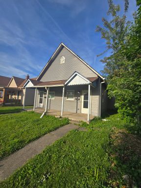 Studio Duplex located on the Westside near 10th St and White River Pkway Dr – photo 1