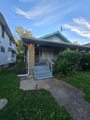 Spacious 2-Bedroom Home Near Sherman Drive & Downtown Indianapolis – photo 1