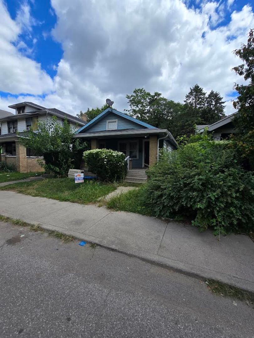 Indianapolis House: 33 N Bradley