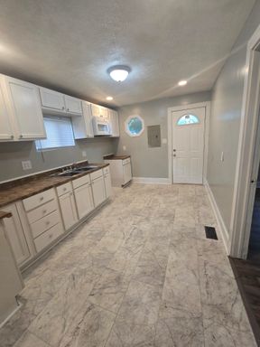 Newly Remodeled Westside Two Bedroom Riverside and and 30th Street – photo 1