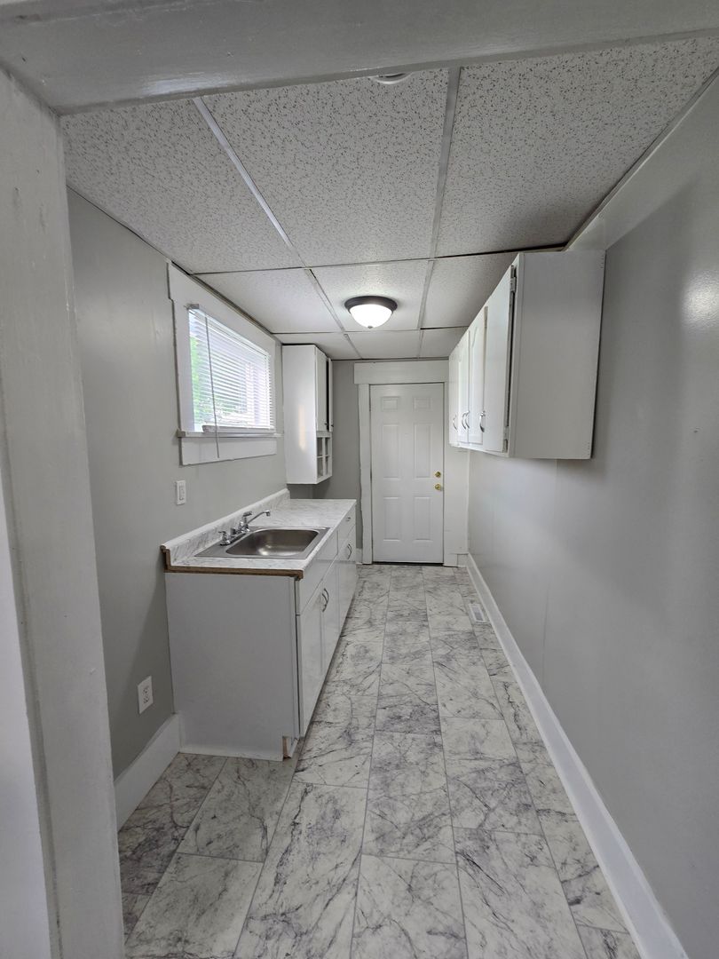 Muncie Apartment: 2207 S Walnut St, Muncie, IN 47302