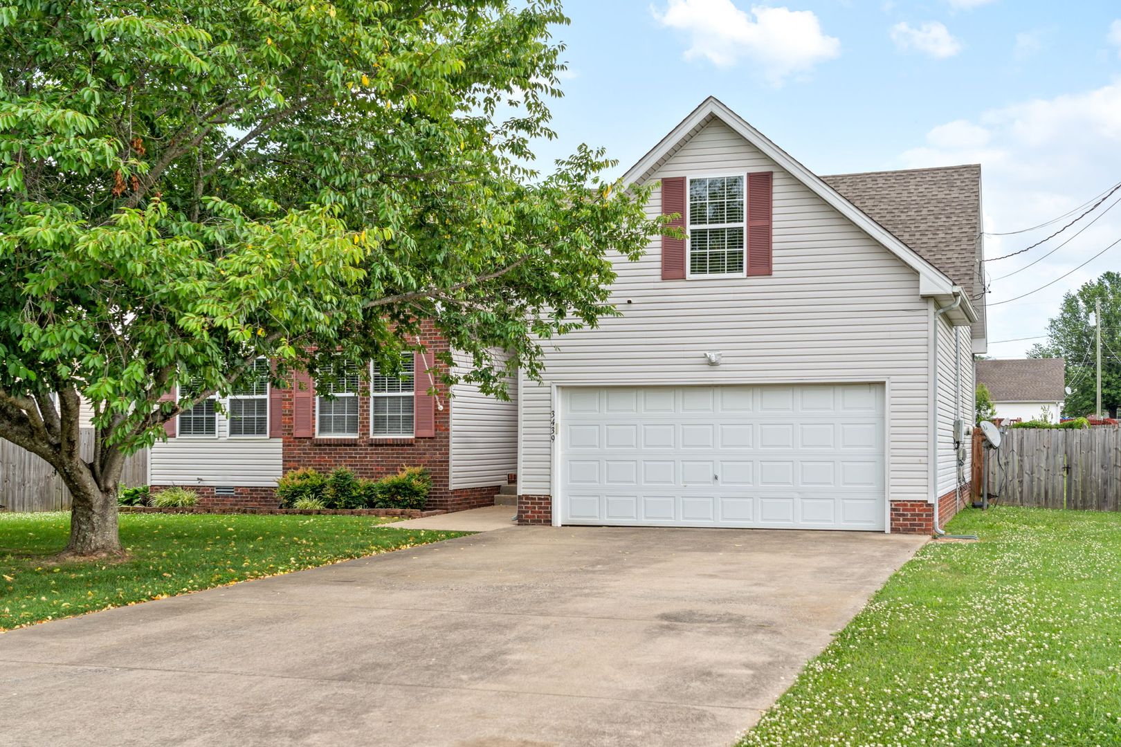 Clarksville House: 3439 Loon Dr