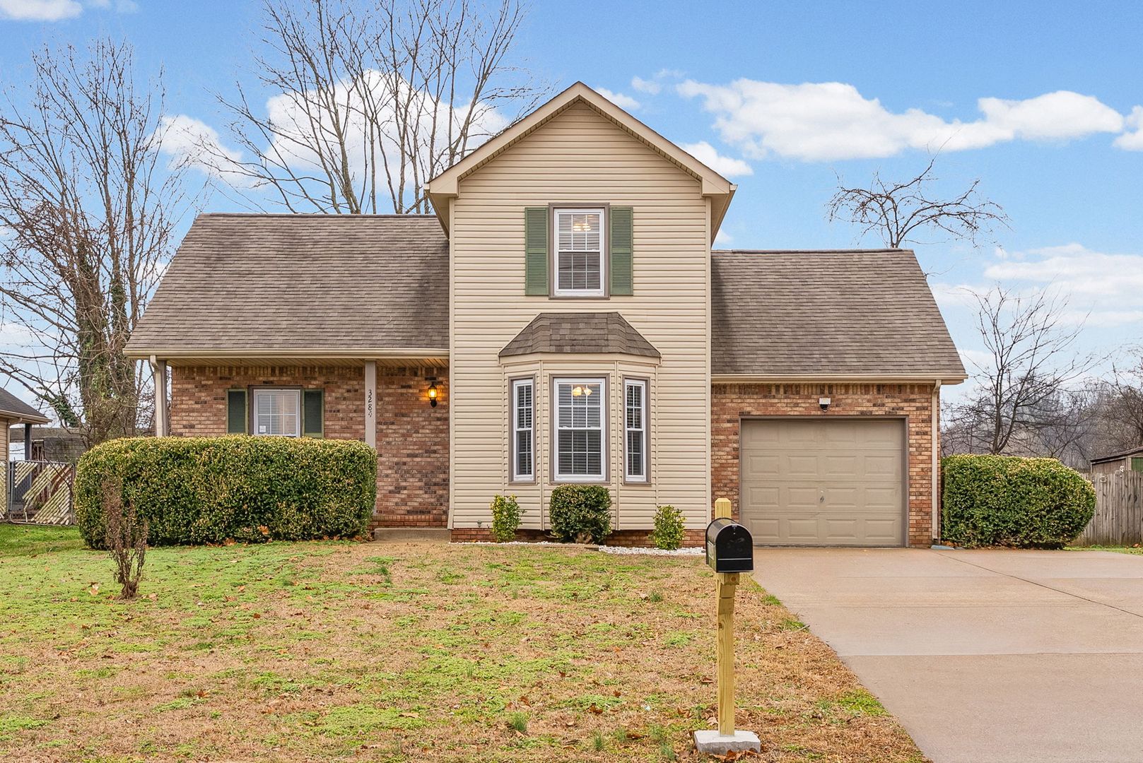 Clarksville House: 3284 S Senseney Cr