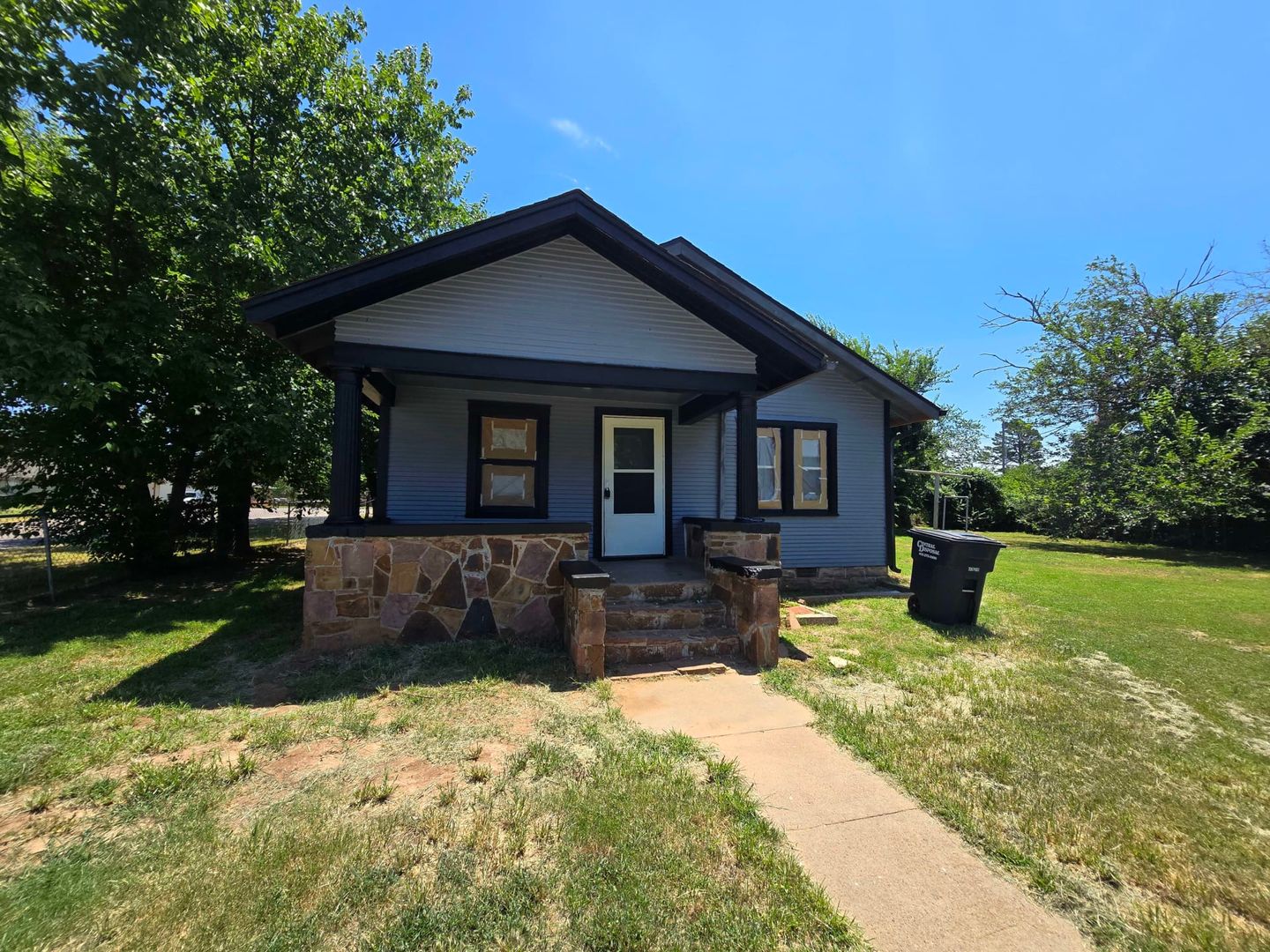 Shawnee House: 617 N. Bonita Ave