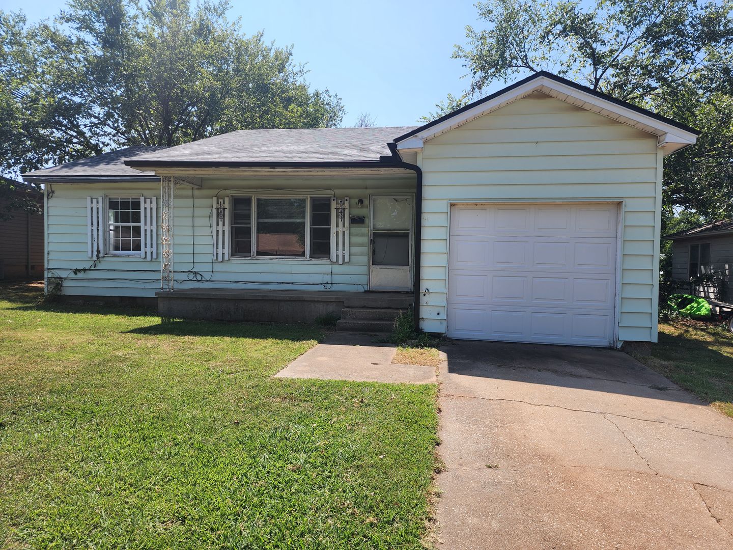 Shawnee House: 519 E Anna Street