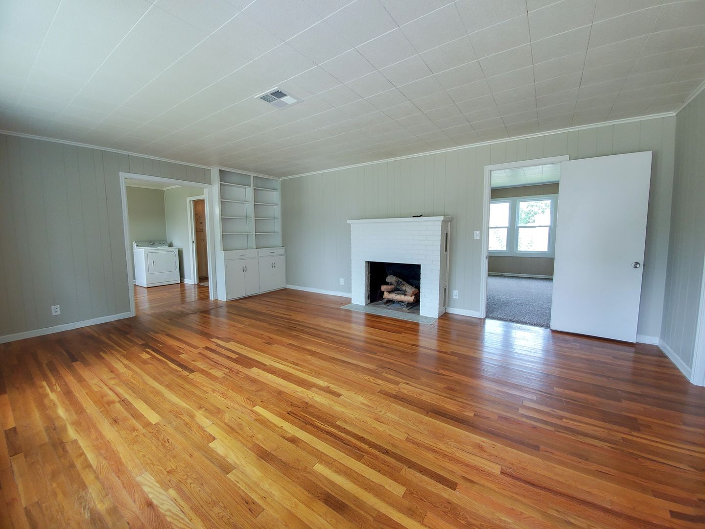 Shawnee House: 118 W Franklin Street