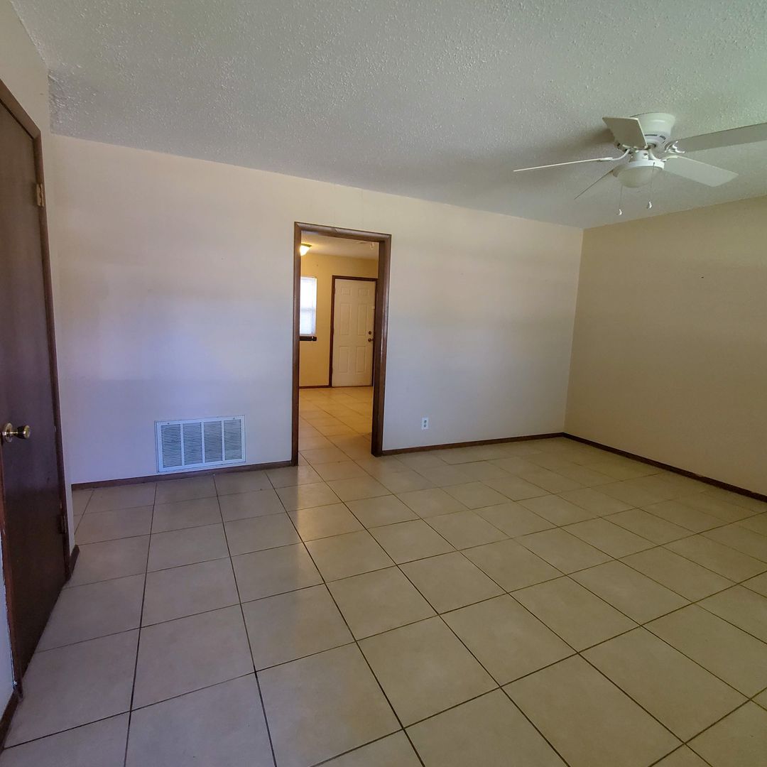 Shawnee Apartment: 2429 N Market Ave 1/2